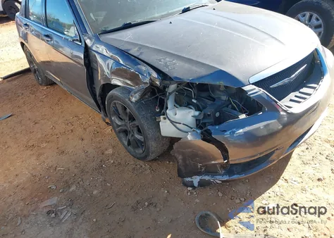 2014 Chrysler 200 Touring z USA, uszkodzony, nr VIN 1C3CCBBG9EN186811